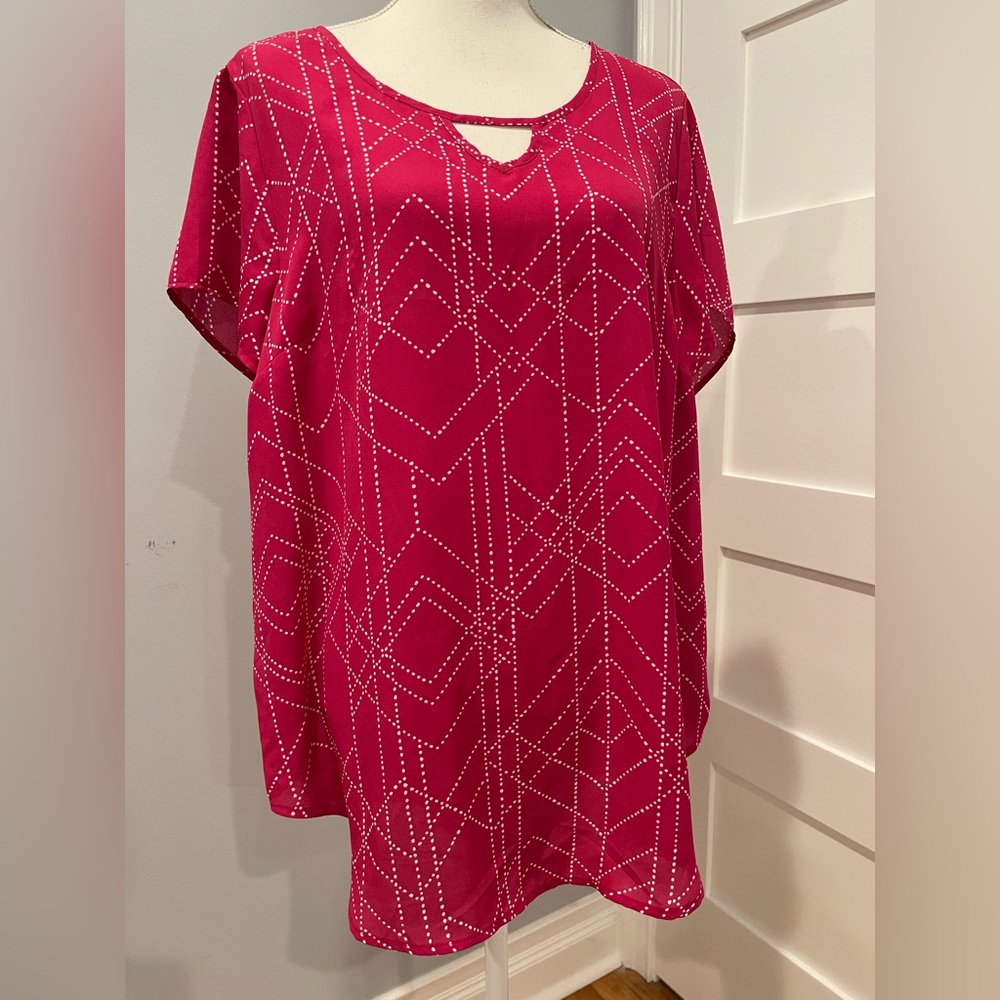 Torrid Fuchsia and White Geometric Blouse Size 1